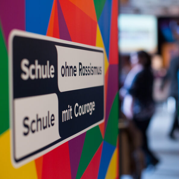Logo Schule ohne Rassismus - Schule mit Courage (© Offenblende Robert Bergemann)